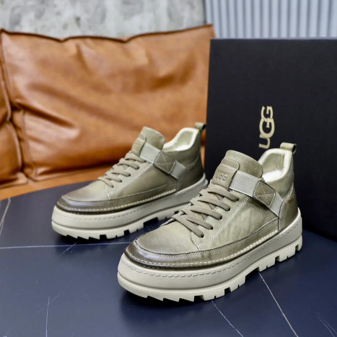 Ex-factory price: 640💰Thick wool imported from Australia Brand: UGG genuine purchasing agent Size: 38-44 Grade: Official website 1:1 Material: First layer of genuine leather waterproof and antifreeze upper Real wool lining Original non-slip soft wear-resistant outsole Style category: Men's casual shoes Trendy style Comfortable on the feet Color: Official website color synchronization